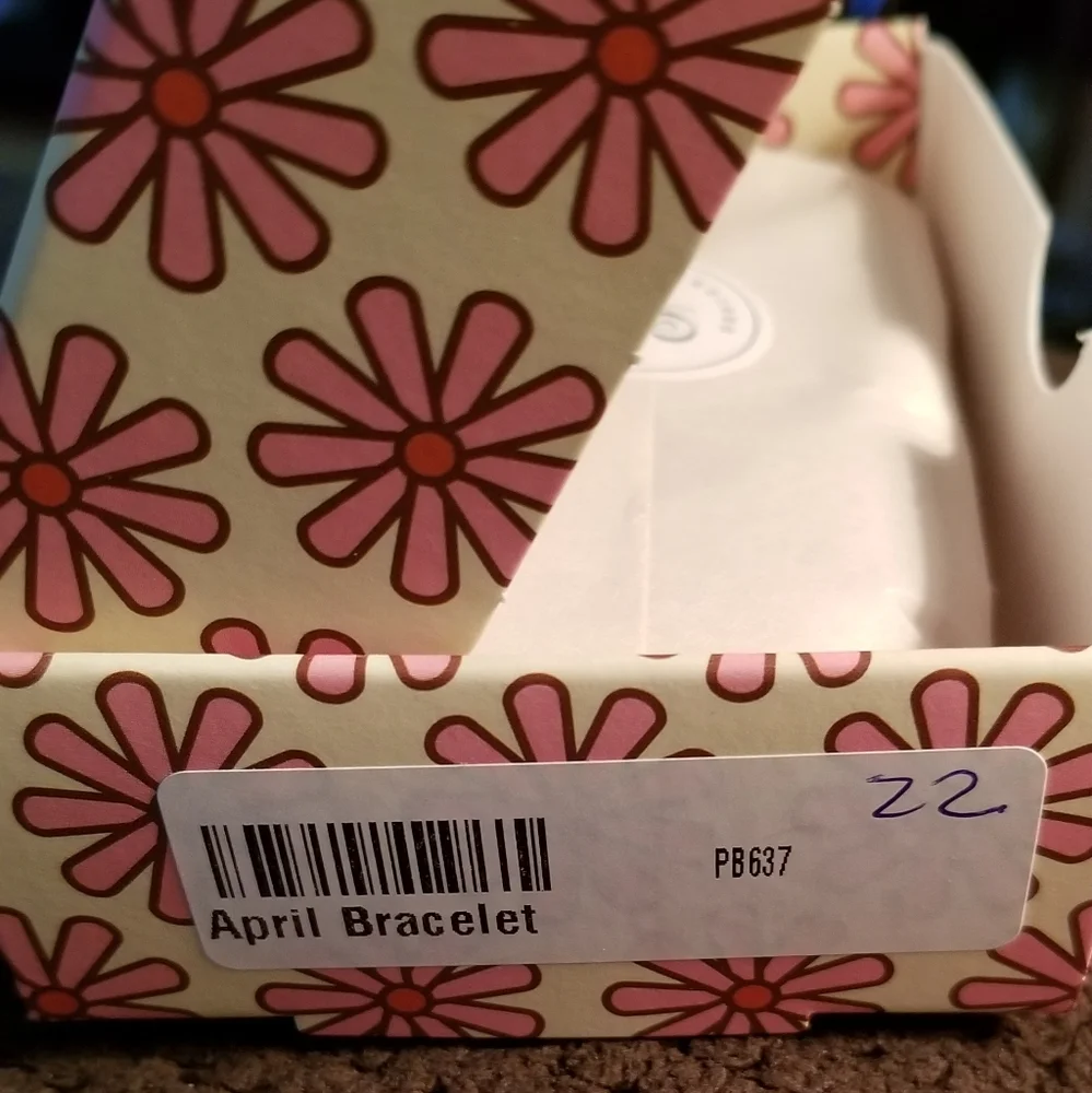 NEW IN ORIGINAL BOX PLUNDER APRIL BRACELET. ANTIQUE GOLD BANGLE ACCENTED - Picture 7 of 7